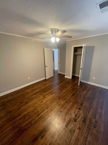 866 COLONIAL RD, Memphis, TN 38117