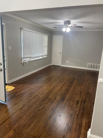 866 COLONIAL RD, Memphis, TN 38117