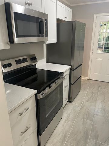 866 COLONIAL RD, Memphis, TN 38117