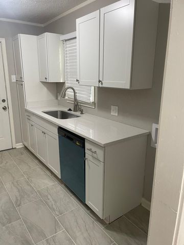 866 COLONIAL RD, Memphis, TN 38117