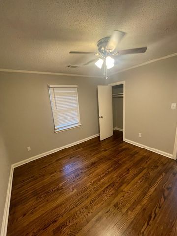 866 COLONIAL RD, Memphis, TN 38117