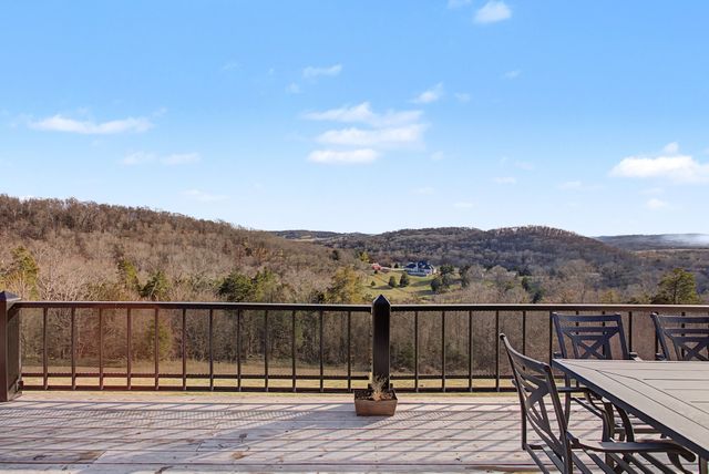 327 Stoneybrook Rd, Columbia, TN 38401