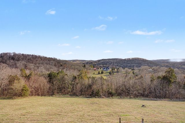 327 Stoneybrook Rd, Columbia, TN 38401