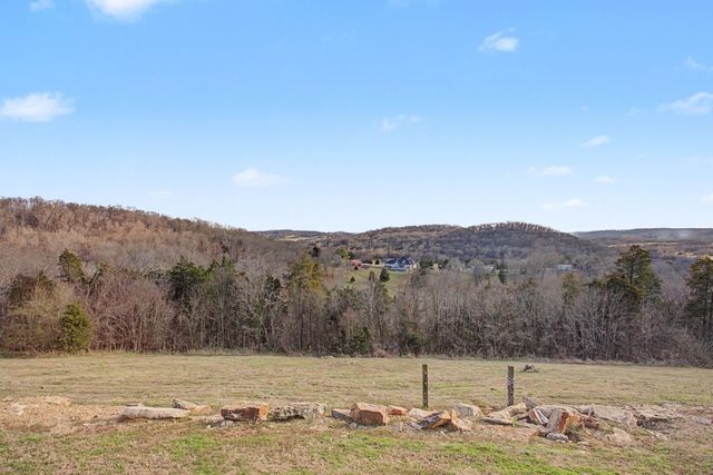 327 Stoneybrook Rd, Columbia, TN 38401