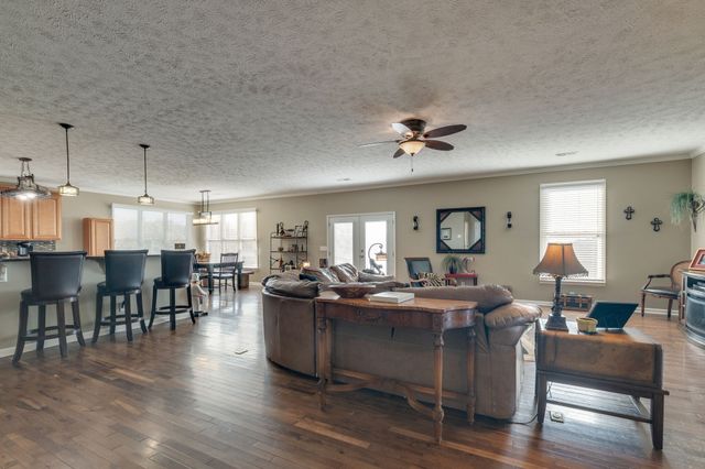 327 Stoneybrook Rd, Columbia, TN 38401