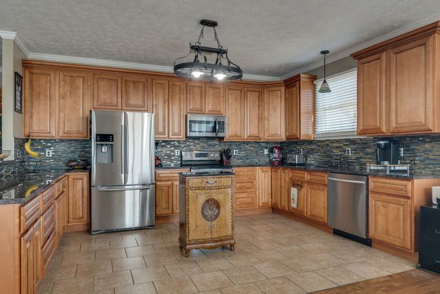 327 Stoneybrook Rd, Columbia, TN 38401