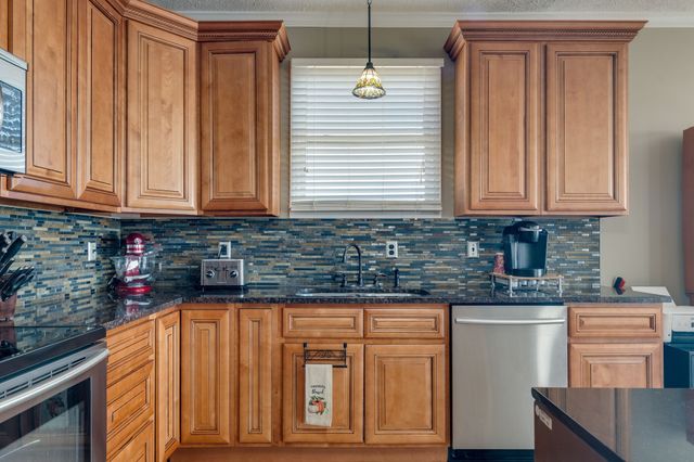 327 Stoneybrook Rd, Columbia, TN 38401