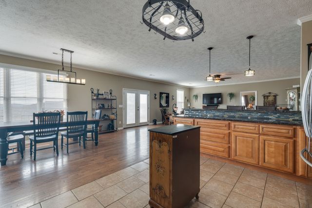 327 Stoneybrook Rd, Columbia, TN 38401