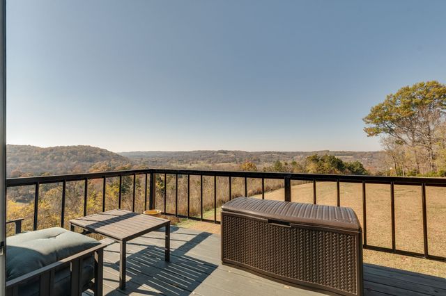 327 Stoneybrook Rd, Columbia, TN 38401