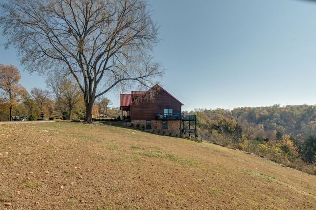 327 Stoneybrook Rd, Columbia, TN 38401
