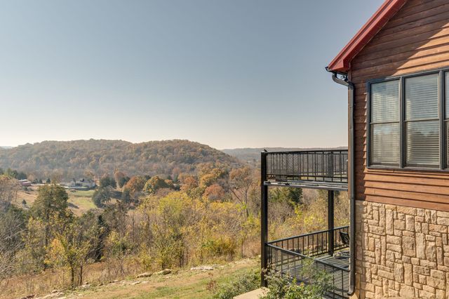 327 Stoneybrook Rd, Columbia, TN 38401