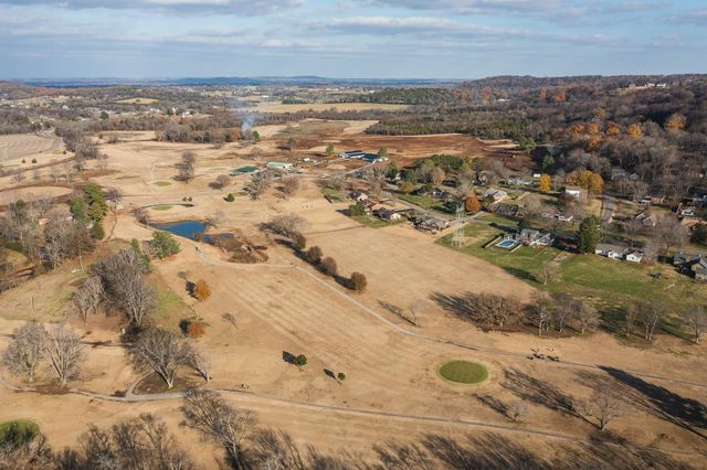 327 Stoneybrook Rd, Columbia, TN 38401