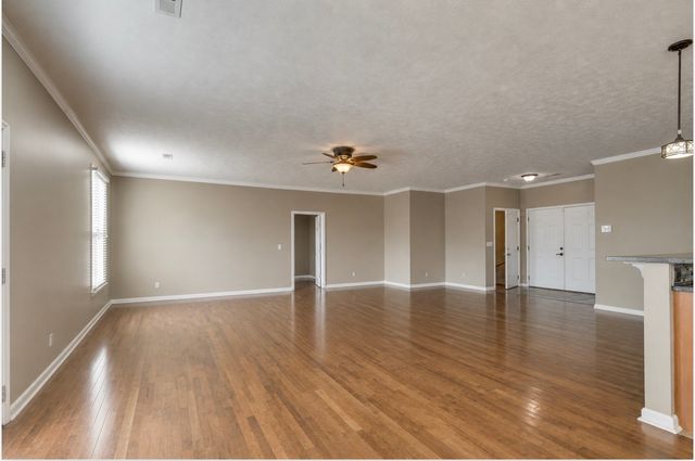 327 Stoneybrook Rd, Columbia, TN 38401