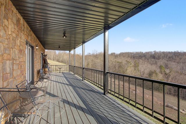 327 Stoneybrook Rd, Columbia, TN 38401