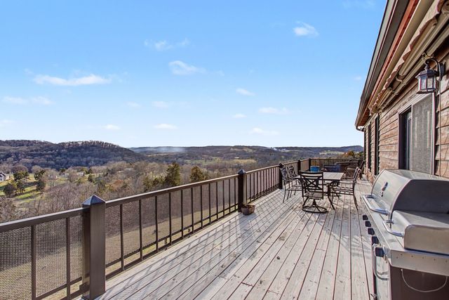 327 Stoneybrook Rd, Columbia, TN 38401