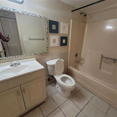 7941 Southgate Blvd A5, North Lauderdale, FL 33068