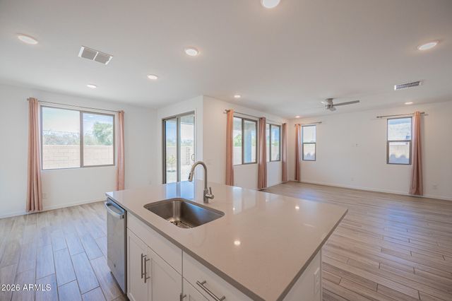 7412 W GARDENIA Avenue, Glendale, AZ 85303
