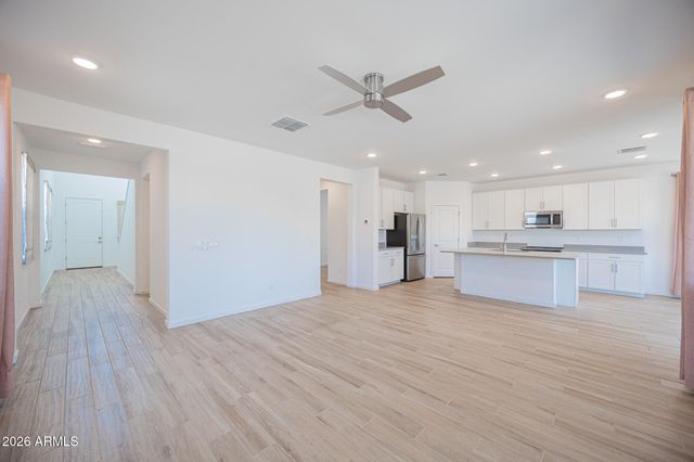 7412 W GARDENIA Avenue, Glendale, AZ 85303