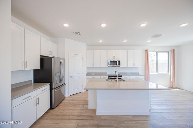 7412 W GARDENIA Avenue, Glendale, AZ 85303