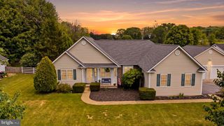 100 CAPRICORN DR, Martinsburg, WV 25403