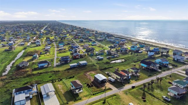 876 S Monkhouse Drive, Crystal Beach, TX 77650