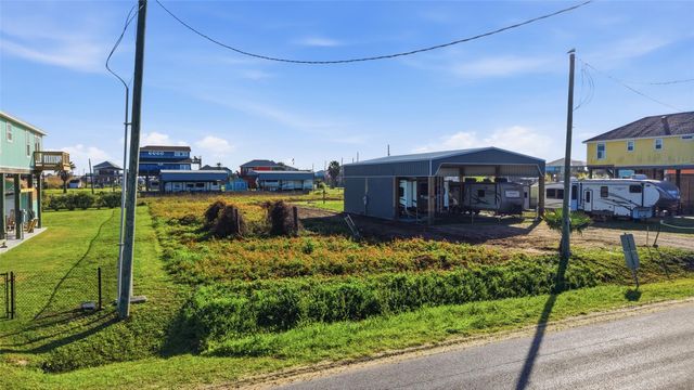 876 S Monkhouse Drive, Crystal Beach, TX 77650