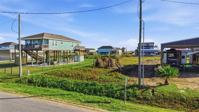 876 S Monkhouse Drive, Crystal Beach, TX 77650