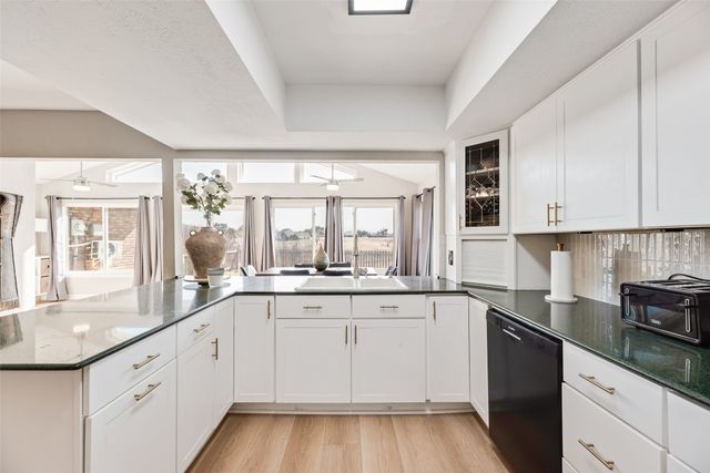 1954 Rambling Ridge Lane, Carrollton, TX 75007