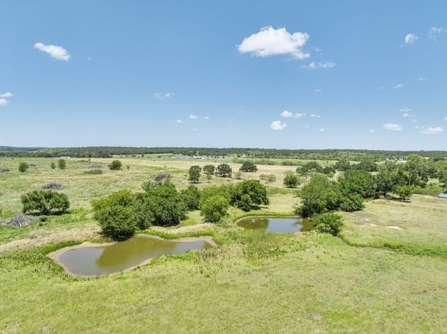 8 SW Poteet Road, Bryson, TX 76427