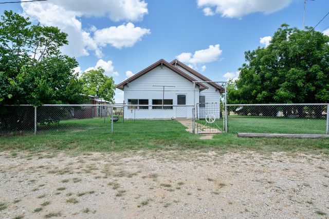 8 SW Poteet Road, Bryson, TX 76427