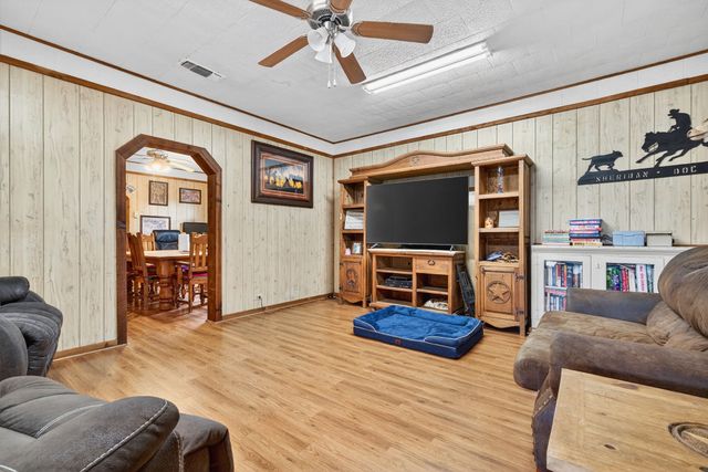 8 SW Poteet Road, Bryson, TX 76427
