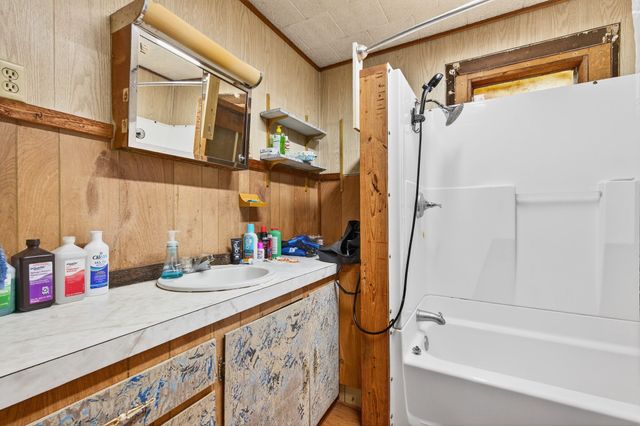 8 SW Poteet Road, Bryson, TX 76427