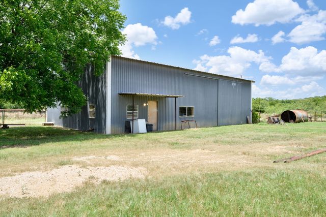 8 SW Poteet Road, Bryson, TX 76427