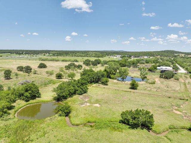 8 SW Poteet Road, Bryson, TX 76427