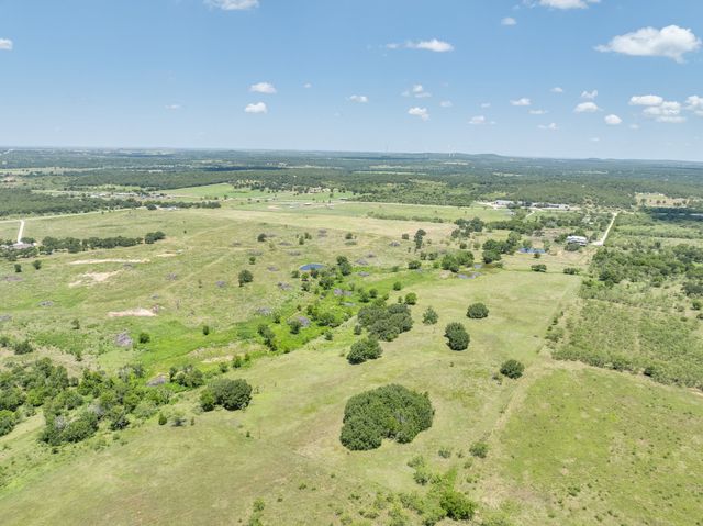 8 SW Poteet Road, Bryson, TX 76427