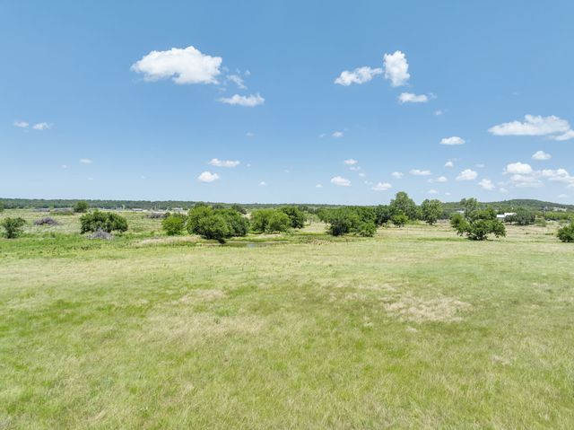 8 SW Poteet Road, Bryson, TX 76427