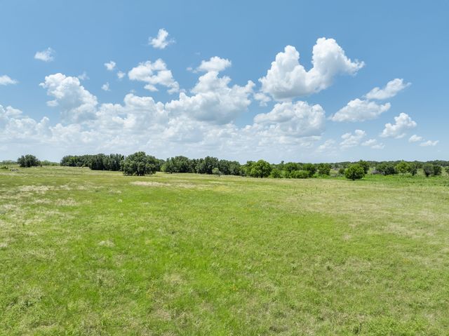 8 SW Poteet Road, Bryson, TX 76427