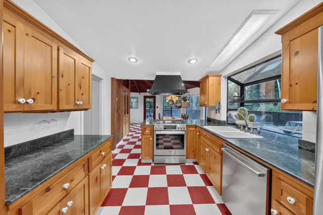 20905 Comanche Trail, Los Gatos, CA 95033