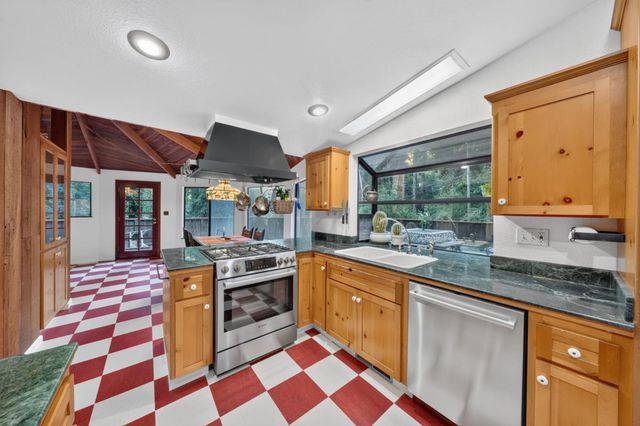 20905 Comanche Trail, Los Gatos, CA 95033