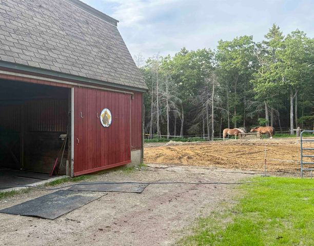 29 Tandy Road, Deerfield, NH 03037