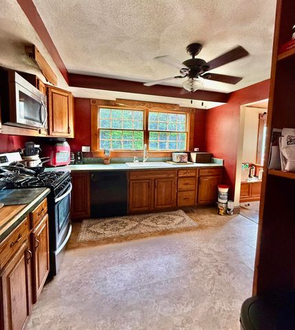 29 Tandy Road, Deerfield, NH 03037
