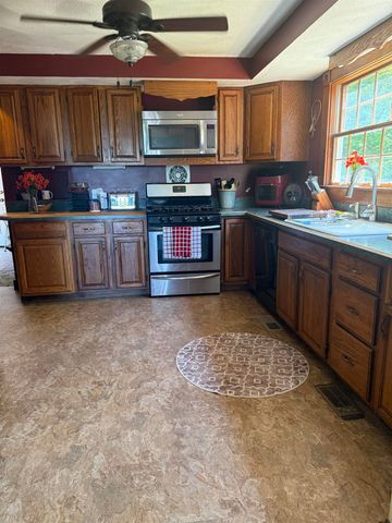 29 Tandy Road, Deerfield, NH 03037