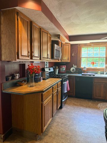 29 Tandy Road, Deerfield, NH 03037