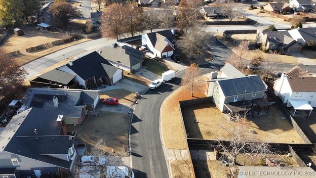 8932 E 87th Place, Tulsa, OK 74133