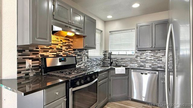 8932 E 87th Place, Tulsa, OK 74133