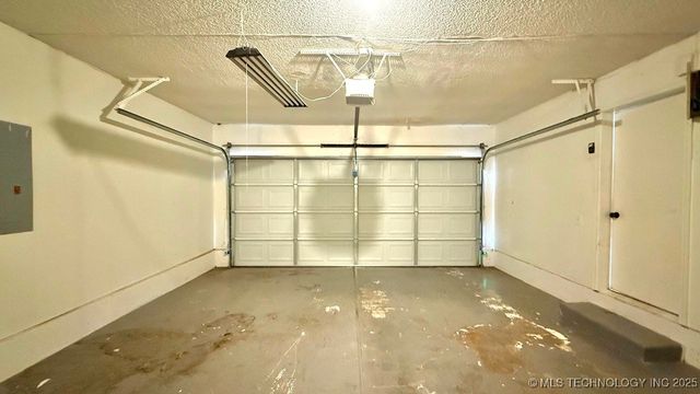 8932 E 87th Place, Tulsa, OK 74133