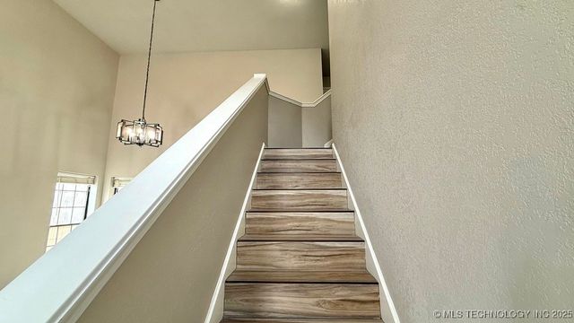 8932 E 87th Place, Tulsa, OK 74133