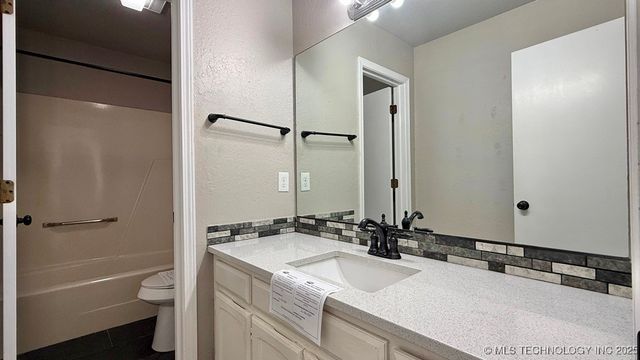 8932 E 87th Place, Tulsa, OK 74133