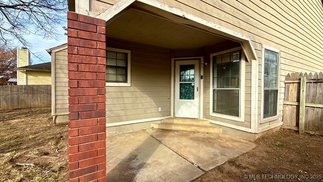 8932 E 87th Place, Tulsa, OK 74133