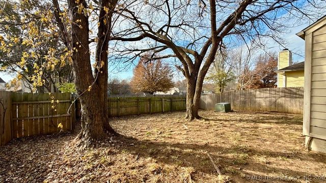 8932 E 87th Place, Tulsa, OK 74133